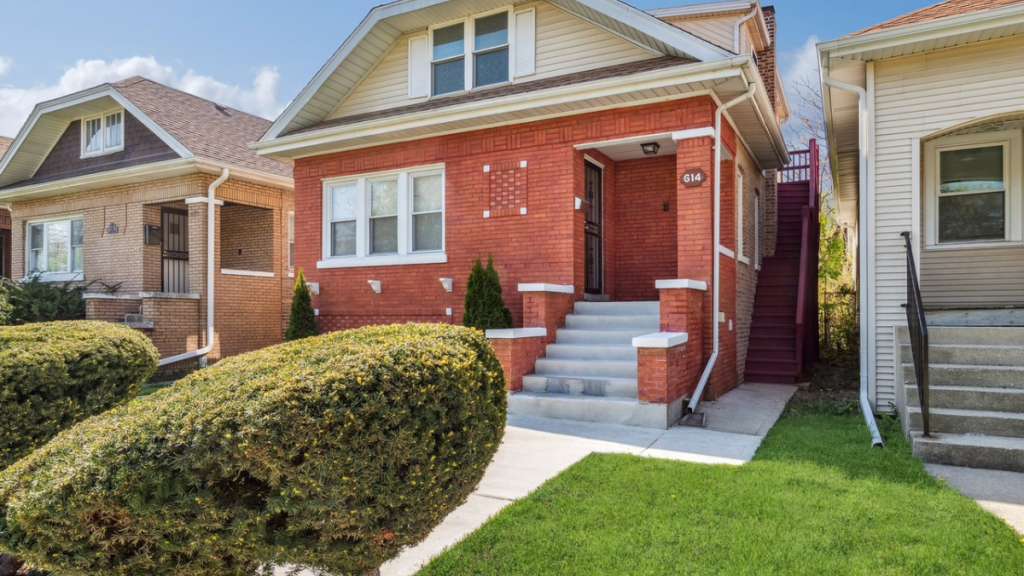 Residential homes on a Berwyn IL neighborhood street