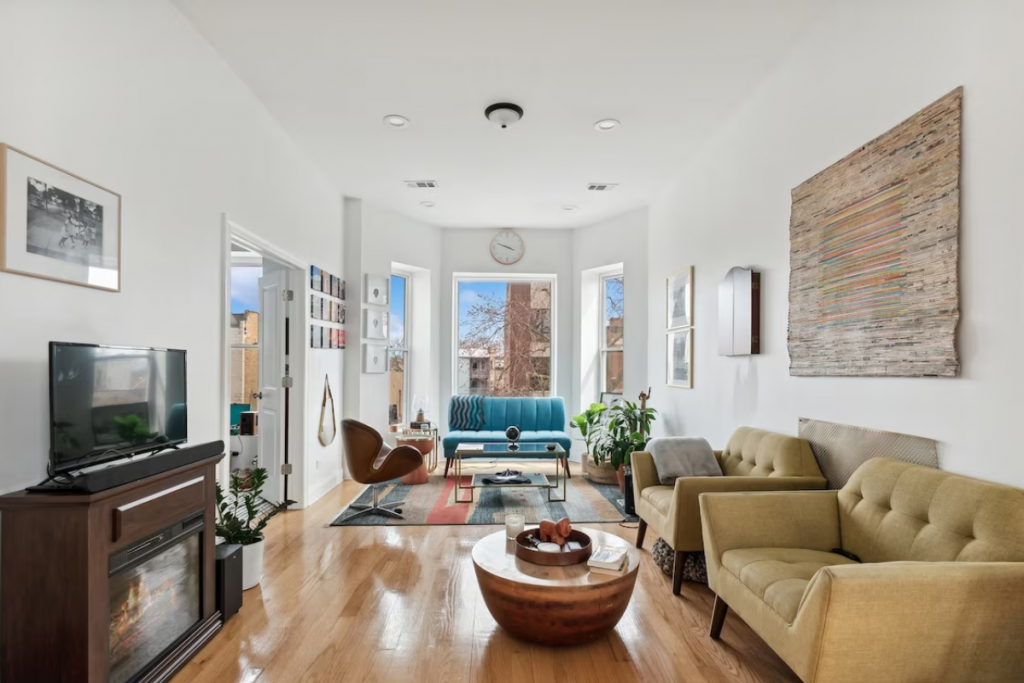Clean living room interior in a Berwyn, IL home