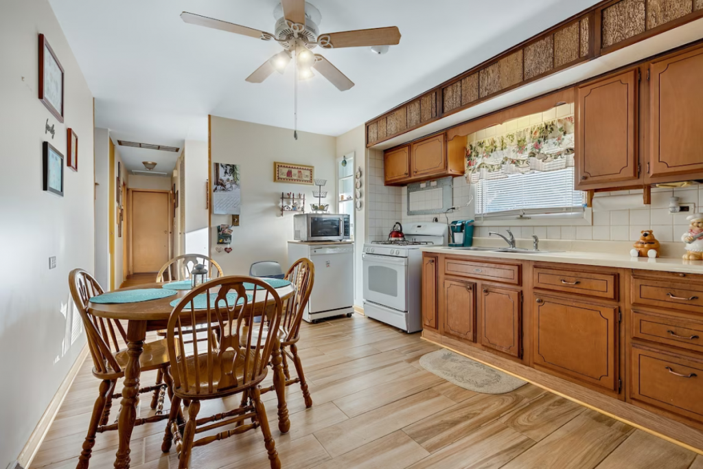 Functional interior layout in a Berwyn, IL home