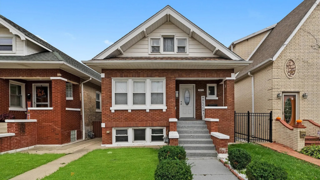 Residential neighborhood street in Cicero, IL