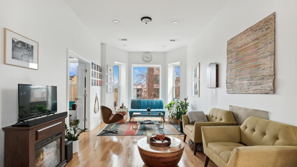 Living room in a typical Berwyn and Cicero, IL suburban home being prepared for sale