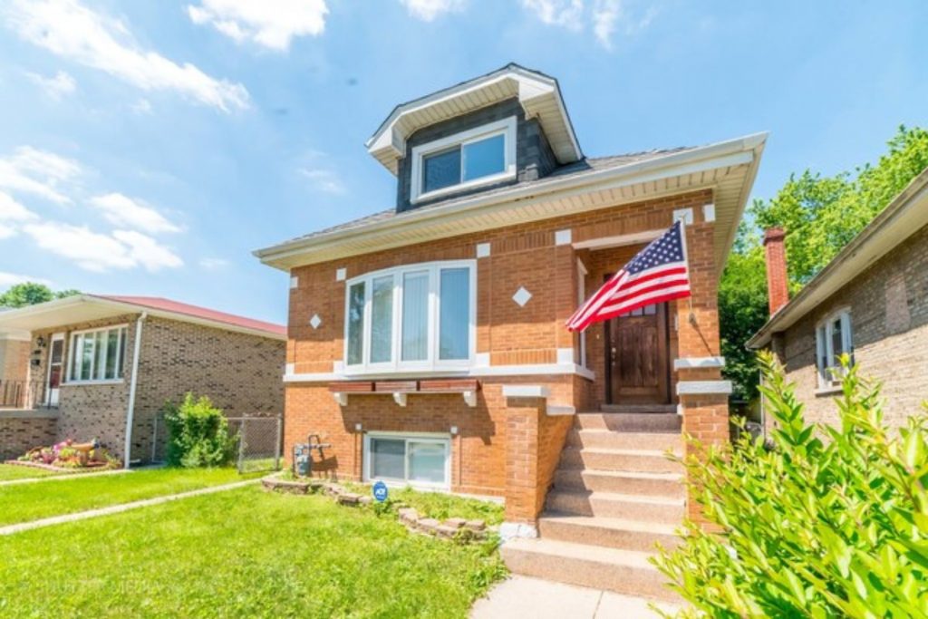 Berwyn, IL brick bungalow with tidy curb appeal and clean walkway