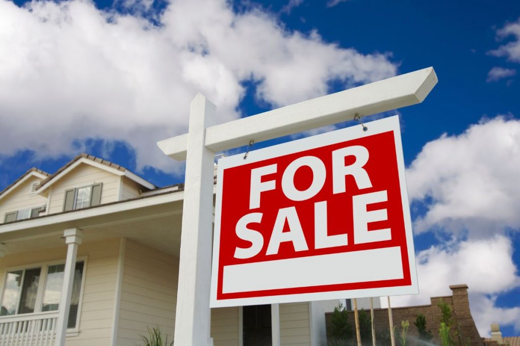 For sale sign in front of a home in Berwyn, IL