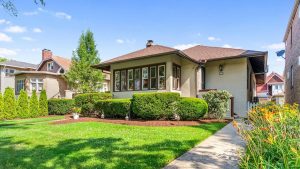 Spring home exterior in Berwyn IL ready for sale