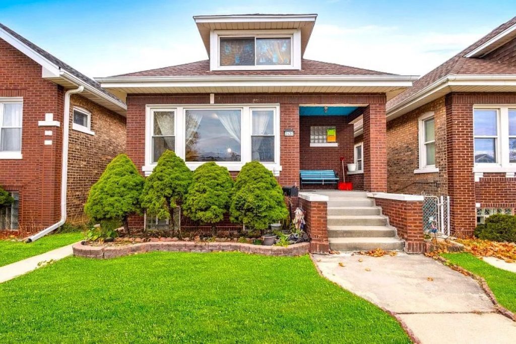 Cicero, IL single-family home exterior in a neighborhood