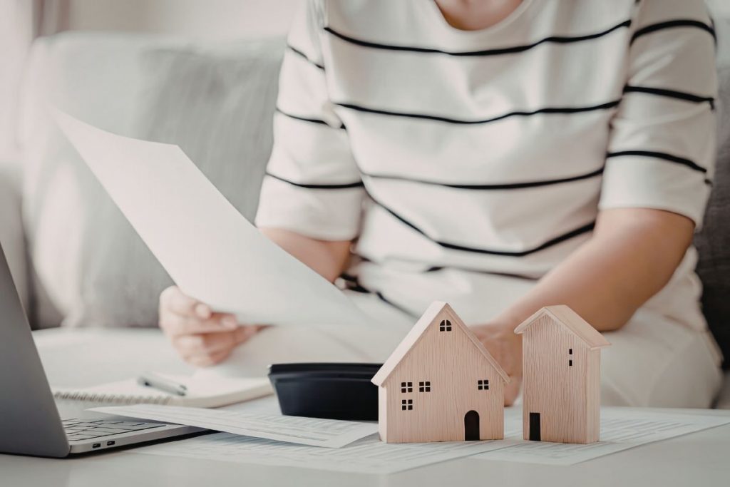 Cicero, IL homeowner reviewing listing photos at kitchen table