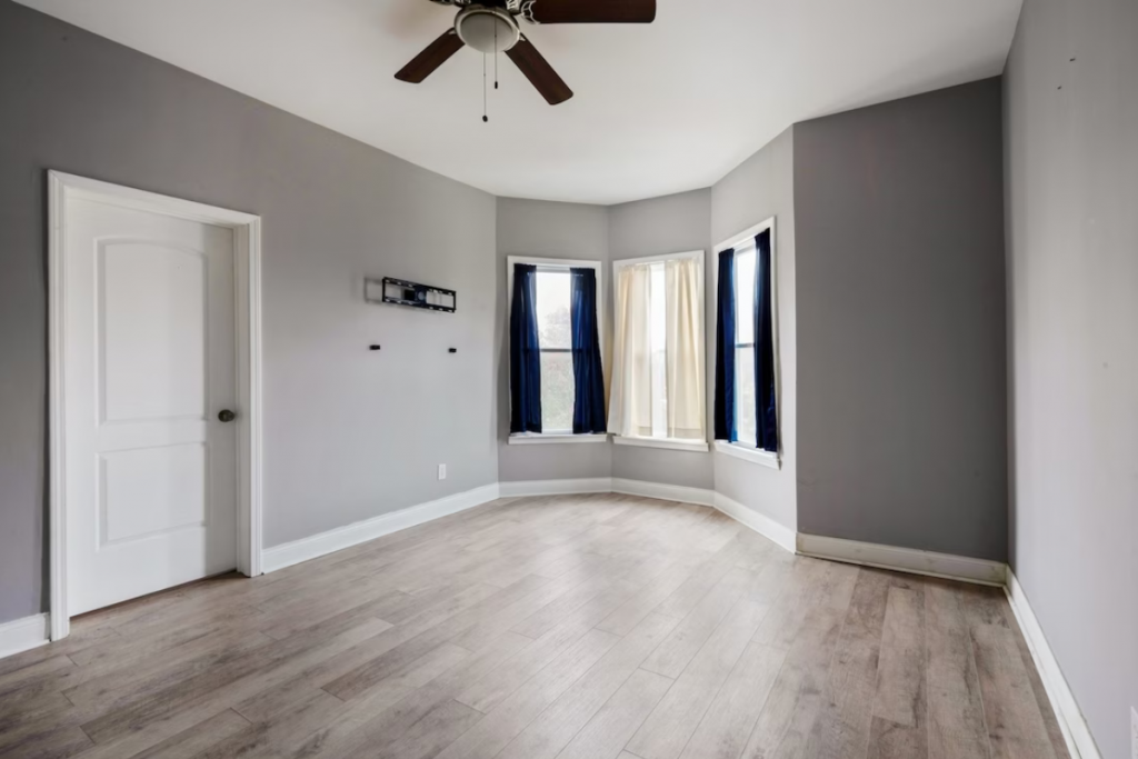 Well maintained flooring in a Cicero IL home