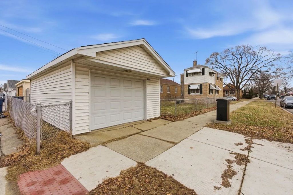 Basement or yard space at 3546 S 56th Ct Cicero IL showing usable area